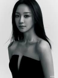 HuYiXuan Weibo Update 5/17/2025 🖤 ~ It's summer.....cool off ~