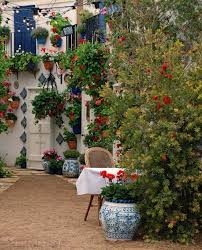 Jardin Mediterraneen 90 Idees Pleines De Soleil Archzine Fr Jardin Mediterraneen Jardin Espagnol Jardins