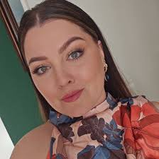 GIVE AWAY! 🎁 I wanted to thanks you all once again for helping me making  my dreams come true! I'm offering to the 5 first persons who follow Pastry  Academy and guess