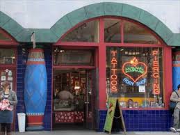 San francisco, der er hjemsted for mange selvudråbte sociale outcasts, er naturligvis blevet et mekka af talentfulde tatoveringsartister og butikker. Mom S Body Shop San Francisco Ca Tattoo Shops Parlors On Waymarking Com