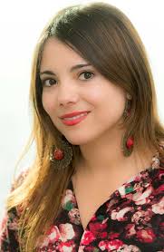 Daisy Becerra Lastra. Ingeniera en Marketing y Diplomada en Comunicaciones  y Marketing Digital de Universidad Mayor. Es nuestra relatora del curso de  Marketing Digital ¿Cómo posicionar mi negocio en Internet? El cuál