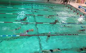 Bezons Une Chaise Adaptee Pour L Accessibilite Des Handicapes A La Piscine Le Parisien