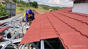 Semuanya tergantung dari material genteng yang digunakan. Baja Ringan Atap Genteng Metal Pasir Bongkar Pasang Atap Lama Konstruksi Dan Taman 795941710