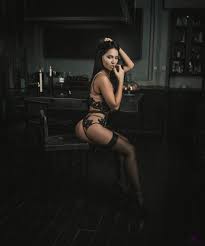 Rita Camperando shows off her charming nude body in this arousing photo session