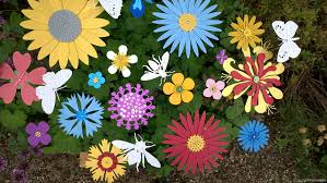 These Brightly Coloured Garden Ornaments By Ruth Molliet Add Interest To Your Garden Even On The Gloomiest Of Winter Days Ava Glass Artwork Sculpture Yard Art
