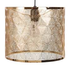 Suspension En Metal Ajoure Dore Sur Maisons Du Monde Piochez Parmi Nos Meubles Et Obje Lampe Maison Du Monde Lampes Suspendues Industrielles Suspension Metal