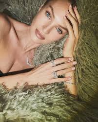 𝗖𝗮𝗻𝗱𝗶𝗰𝗲 (@candiceswanepoel) • Instagram photos and videos