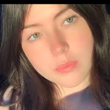 Charlotte Caraway's Instagram, Twitter & Facebook