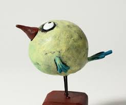 Ihrer kreativität sind keine grenzen gesetzt. Elusive Squeaky Triller Bird Sculpture 35 00 Via Etsy Paperclay Pappmache Gips Basteln