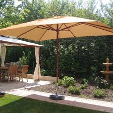 Xxl Sonnenschirm Fur Ihren Grunen Wellnessbereich Sonnenschirm Garten Sonnenschirm Terassenideen