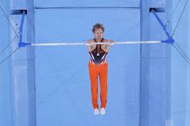 Epke zonderland, born on 16 april 1986 in lemmer, netherlands, is a member of the dutch artistic gymnastics national team, nicknamed the flying dutchman, the lion of lemmer and epic zonderland. Bn8nrcu Nbp93m