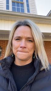 Lori Ledford's Instagram, Twitter & Facebook