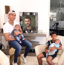 Нападающий мадридского реала криштиану роналду стал отцом в четвертый раз: U Ronaldu Rodilsya Chetvertyj Rebenok Zvezdy Womanhit Ru