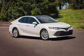 2018 toyota camry le 4dr sedan. 2018 Toyota Camry Review Ratings Edmunds
