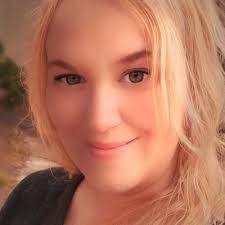 Lisa Ridings's Instagram, Twitter & Facebook