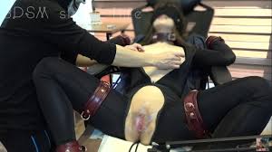 【M奴隷の生涯】パイパンをテープで拘束されて…乳首責めされて…乳首イキ。