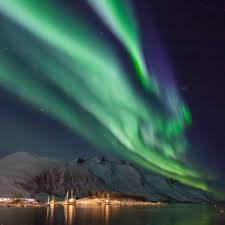 Das polarlicht (auch nordlicht) ist eine leuchterscheinung, die beim auftreffen geladener teilchen des sonnenwindes auf die erdatmosphäre an den polen der erde hervorgerufen wird. Schiffsreise Nordlicht Sterne Auf Dem Postschiff Noh5 Nordland Touristik
