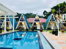 Salah satu aktiviti menarik yang tidak boleh dilepaskan di teluk nipah ialah memberi makan burung enggang. Nipah Guesthouse Pangkor Pangkor Updated 2021 Prices