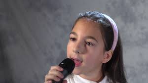 Romina Perri sings That's Amore