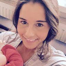 Sarah lombardi, 22, liebt es, ihre fans auf facebook mit immer neuen schnappschüssen von sich und ihrem alltag mit ehemann pietro, 23, und baby alessio, 3 monate, zu versorgen. Sarah Engels Auch Ungeschminkt Umwerfend Schon Bunte De