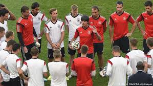 North macedonians on thursday were revelling in their football team's remarkable victory over germany, dubbed the miracle of duisburg, in world cup qualifying. Dfb Elf Siegessicher Gegen Frankreich Sport Dw 03 07 2014