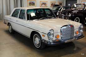 The line was an update of the predecessor w111 and w112 fintail sedans. 1972 Mercedes Benz 280se 4 5