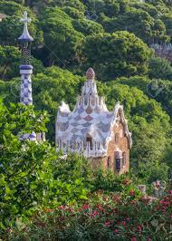 Maison Dans Le Jardin Mosaic Au Parc Guell Concu Par Antoni Gaudi Situe Sur Carmel Hill Barcelone Espagne Banque D Images Et Photos Libres De Droits Image 44409226