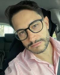 Zachary Robb's Instagram, Twitter & Facebook