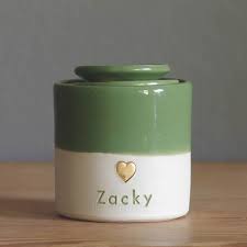 The nameplate is what truly personalizes your pet memorial. Diy Pet Funeral Guide How To Plan A Pet Funeral Service Urns Online