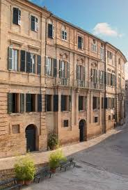 » scopri di più l'abitazione itinerario di visita autonomo che consente di accedere ai saloni privati del palazzo, agli appartamenti del poeta e al. Casa Leopardi Giacomo Leopardi