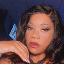 Laurie Reyna's Instagram, Twitter & Facebook