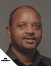 BILL GIL TÉCNICO BND “Entre luces, cables y secretos del teatro… Bill Gil  sostiene el universo técnico del BND con estilo propio.✨🔌🎶”  #balletnacionaldominicano