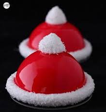C Est Ma Fournee Les Bonnets Du Pere Noel Dessert Noel Recette Dessert Noel Decorations De Gateaux De Noel