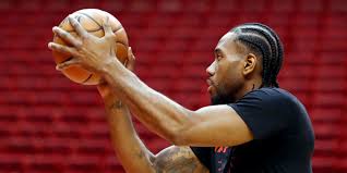 One would be familiar that kawhi doesn't have an average pair of hands and that he has the ability to do certain things that others can't! The Exquisite Physics Of Kawhi Leonard And The Gravity Of The N B A Finals The New Yorker