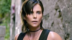 "Tive a impressão de que ela realmente poderia dar uma surra em muita gente": Charlize Theron ficou seriamente intimidada por esta colega estrela de filmes de ação