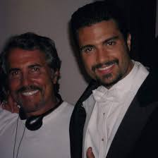 Mejor conocido como el tío jaime, este personaje es jaime camil garza de fernández, el papá del actor jaime camil y de issabela camil. Jaime Camil Garza A Que Se Dedica Ahoramismo Com