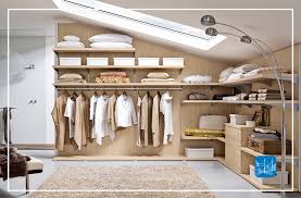 La differenza tra i due lati di cm 1,8 è da tenere presente che l'ampiezza minima e l'ampiezza massima consentita per l'inserimento di una cabina armadio angolare sono rispettivamente di 88° e. Il Sogno Di Tutti La Cabina Armadio L Arte Di Abitare