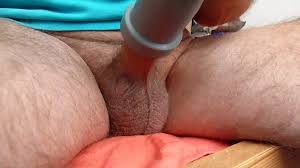 Sex mit dem Staubsauger bei der Arbeit