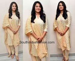 Anushka shetty aka sweety shetty, rose to fame with movie arundhati and blockbuster movie singham. Anushka Shetty In A Simple Salwar Suit South India Fashion