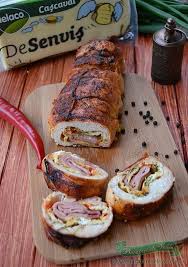 Fiecare rulada se leaga bine cu sfoara de bumbac, sau se prinde cu scobitori, dar din. Rulada De Pui Cu Sunca Si Cascaval Cooking Recipes Recipes Cooking