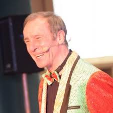 Volksmusik Sänger für Senioren mit Gesang und Instrument