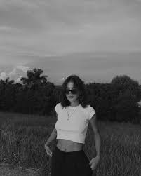 Aesthetic Black And White Instagram Pictures Jen Ceballos On Instagram Model Poses Photography Selfie Poses Instagram Photoshoot Poses