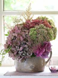 Mother nature and plant care aside, timing when you cut the blooms is the most important factor that you can control. Pin By Sabrina Mix Papier On Flores Arranjos Flower Arrangement Hydrangea Flower Arrangements Flower Arrangements Hydrangea Flower