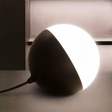 Bodenleuchten sind dekorative leuchten, die direkt auf dem boden platziert werden.dadurch können sie überall eingesetzt werden, und verbrauchen keinen platz auf ablagen oder an wänden. Bodenleuchten Fur Innen Gunstig Online Kaufen Bei Reuter