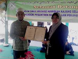 Kajian ini membincangkan sumbangan tokoh dalam bidang pendidikan. Pondok Pesantren Babussalam Pekanbaru