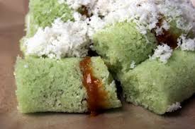 Bambu merupakan bahan material yang sangat mudah diolah dan dikreasikan menjadi kerajinan tangan yang unik bambu sendiri merupakan satu dari sekian tanaman yang sangat mudah dijumpai di negeri kita ini. Kue Putu Bambu Berasal Dari