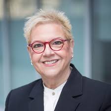 Evelyn Rayson's Instagram, Twitter & Facebook