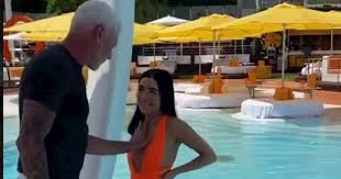 Owner @obeachibiza @linekersibiza @linekerspuertobanus @faithibiza @itaca.ibiza @bambukuibiza @essexhouse152 all enquires> emma@ontheboxtalent.com. Wayne Lineker Wayne Lineker Picks Date From Line Up Of Hot Women And Shoves Rejects In Pool Love Island