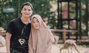 Portal informasi online yang mewartakan dunia muslimah indonesia. Alvin Faiz Putra Alm Ustaz Arifin Ilham Sepakat Cerai Dari Larissa Chou