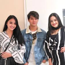 Usia yang masih muda, 20 tahun ternyata amanda manopo sudah bermain peran dibeberapa sinetron. Foto Amanda Manopo Dan Keluarga Kumpulan Foto Selebritis Hd